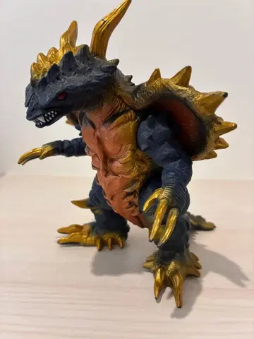 울트라맨 괴수 소프트 비닐 피규어 골드라스 약 16cm