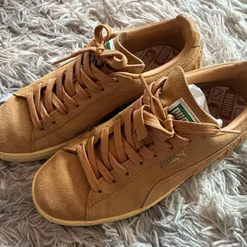 PUMA 베이지 스웨이드 스니커즈 월말 세일!