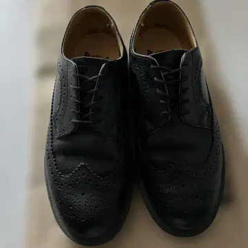 블랙 윙 칩 드레스 신발