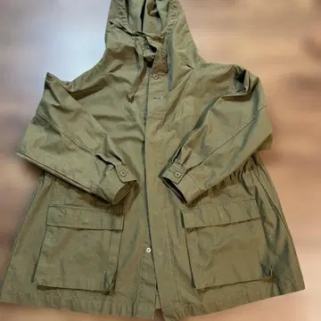 올리브색 마운틴 파카