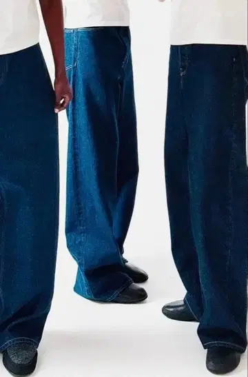 VUJADE WES RELAXED FIT SELVEDGE JEANS