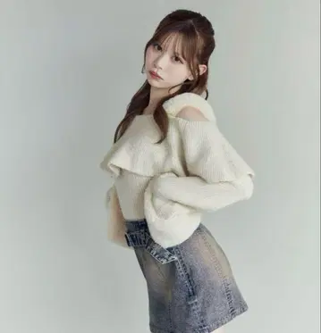 EAT ME 인조 모피 스트랩 오프숄더 리브 니트