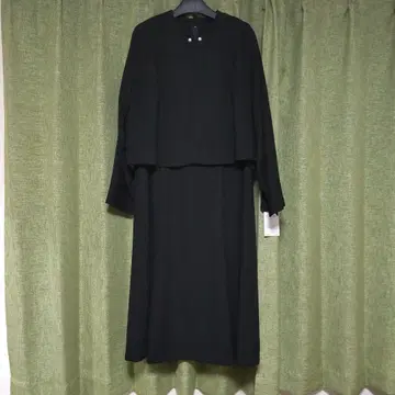 세탁 가능한 블랙 포멀 케이프풍 원피스 앙상블 LL 현행 판매 상품