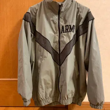 ARM 로고 포함 밀리터리 자켓 그레이