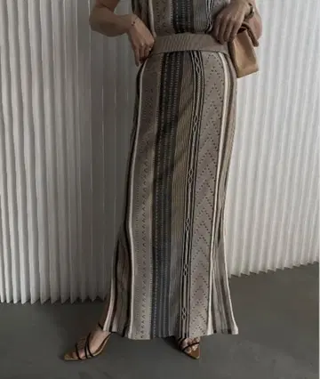 AMERI 아메리빈티지 데히야 랜덤 스트라이프 타이트 스커트