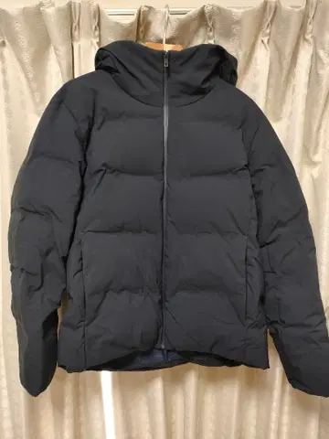 유니클로 심리스 다운 파카 네이비 S 사이즈 다운 자켓