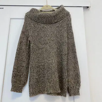 OFUON 볼륨 슬리브 하이넥 니트