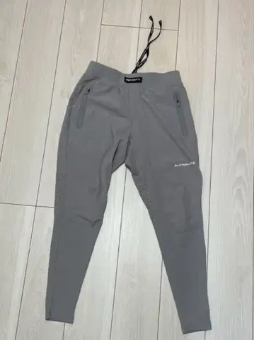 알파리트 그레이 조거 팬츠 드로우 스트링 포함