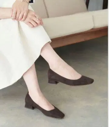 LE TALON 스퀘어 스웨이드 플레인 펌프스 23.5cm