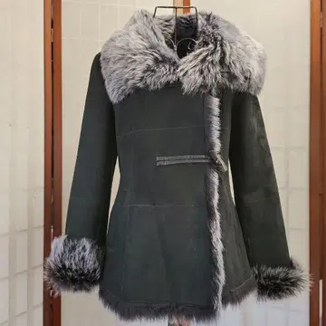 그레이 퍼(fur) 부착 무스탕 코트