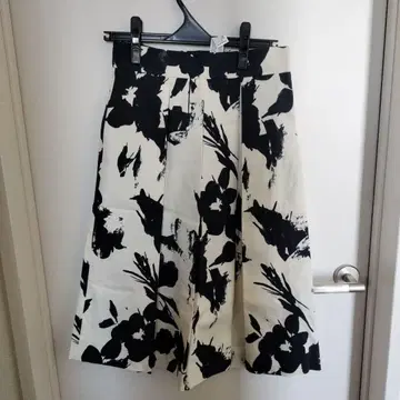 ZARA WOMAN 꽃무늬 플레어 스커트 EU S