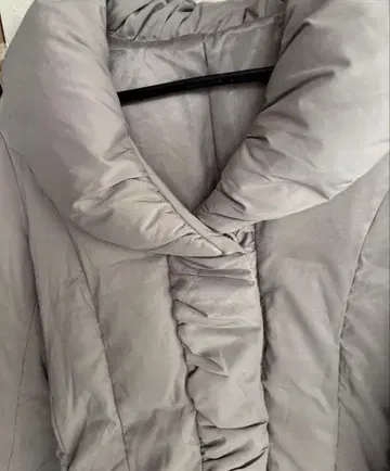 프릴이 달린 그레이 롱 다운 자켓 빅 사이즈