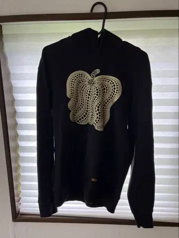 [ 새상품급 ] 쿠사마 야요이 유니클로 후드티 [ M 사이즈 ]