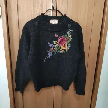 블랙 꽃무늬 자수 스웨터 L 사이즈
