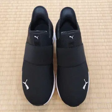 PUMA 소프트 라이드 블랙 스니커즈