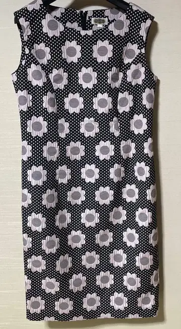 슬리브리스 꽃무늬 무릎 기장 원피스