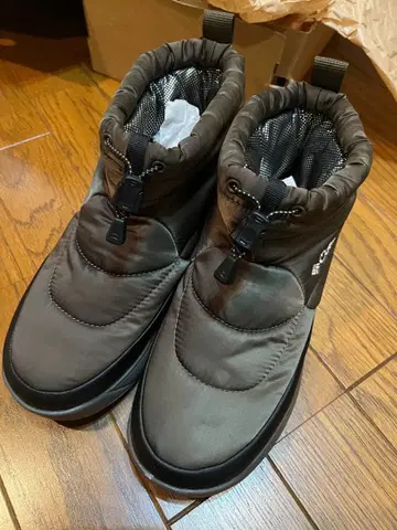 컬럼비아 부츠 23