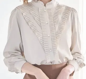 라이트 베이지 긴팔 블라우스 M 사이즈