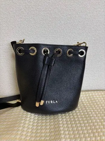 FURLA 블랙 버킷 숄더백