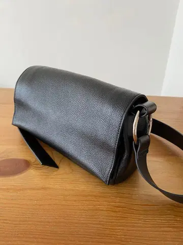 BEARDSLEY 가죽 바디백