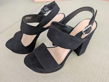 블랙 스웨이드 하이힐 펌프스