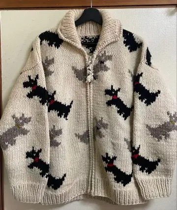 강아지 패턴 아이보리 카우친 스웨터