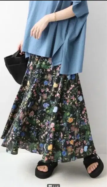 저널 스탠다드 리룸 플레어 스커트 꽃무늬 블랙