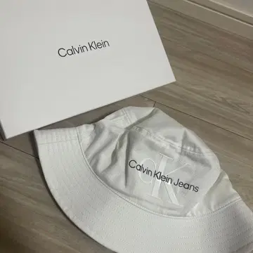 Calvin Klein Jeans 버킷햇 ( 화이트 )
