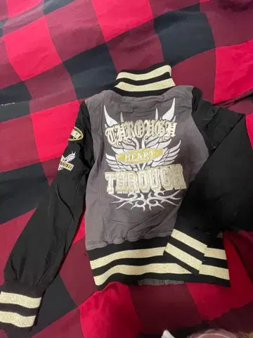 d.i.a 새상품 백 자수 바시티 자켓