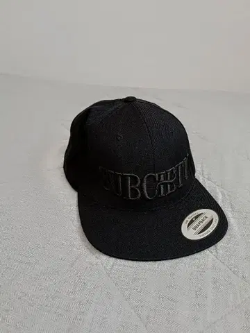 SUBCIETY 블랙 캡