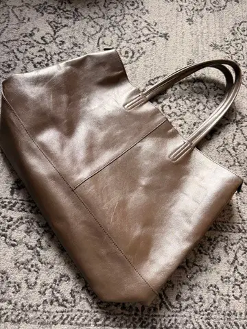 다크 브라운 가죽 토트백