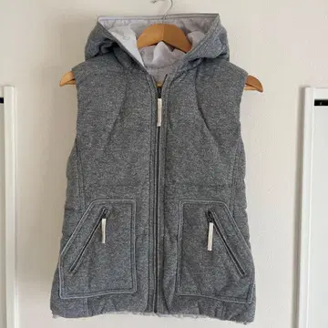 [새상품급] PLST 그레이 후드 부착 다운 베스트 M