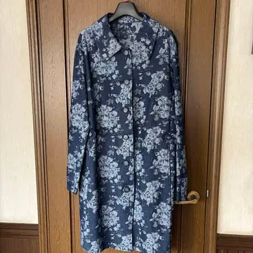 네이비 꽃무늬 데님풍 자카드 코트