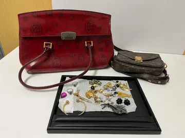 유품 정리 처분품 빨간색 가죽 숄더백과 주얼리 세트