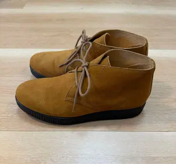 APC 스웨이드 처카 슈즈