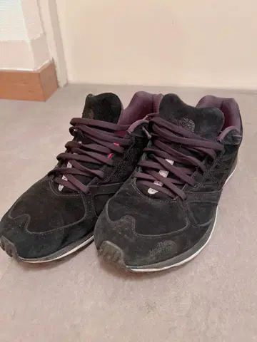 THE NORTH FACE 블랙 스니커즈