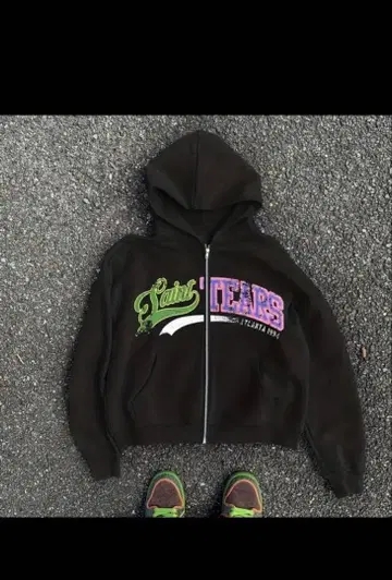 그래픽 프린트 블랙 크롭 후드티