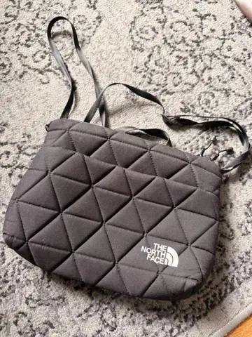 THE NORTH FACE 퀼팅 사코슈 블랙