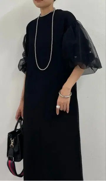 새상품급! LOUNGEDRESS 소매 튤 맨투맨 소재 블랙 롱 원피스