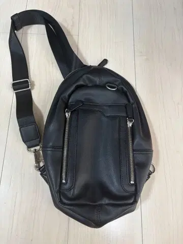 BEAMS LIGHTS 바디백 블랙