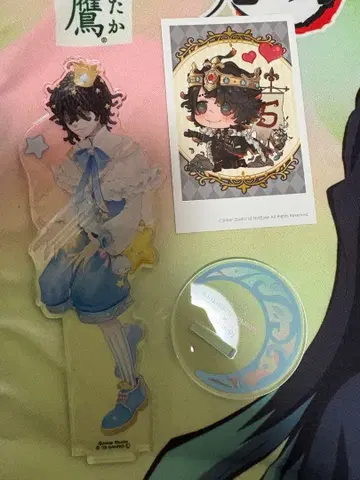 아크릴 스탠드와 카드 세트