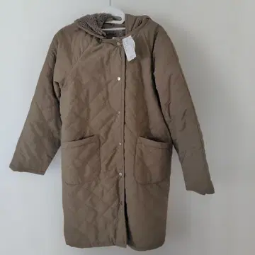 [미사용 새상품] 모카 베이지 퀼트 보아 롱 코트 프리 사이즈