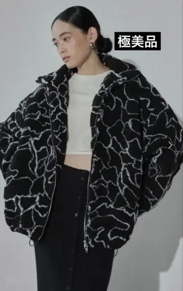 [ 새상품급 ] AIC. 라인 아트 보아 오버 사이즈 블루종 보아 코트