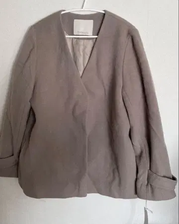 택 포함 미사용 새상품 Andemiu 노카라 자켓 베이지