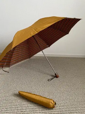 접이식 우산 머스타드색 안쪽 체크 무늬