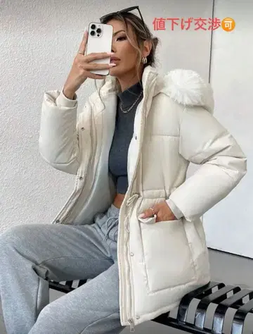 화이트 퍼 달린 다운 자켓