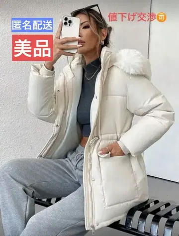 화이트 퍼 달린 다운 자켓