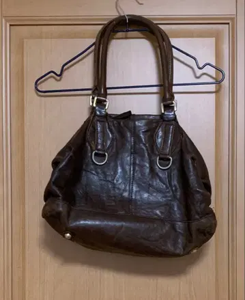 다크 브라운 가죽 핸드백