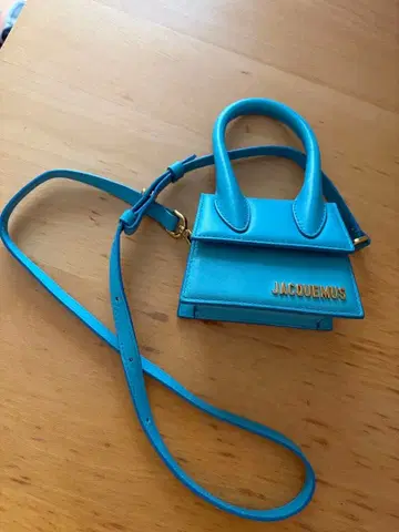 JACQUEMUS 미니 숄더백 파랑 (한 번 사용)