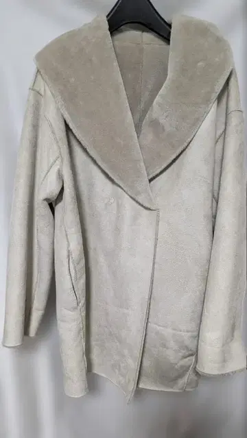 SimpLICITE 베이지 무스탕 코트 오픈 프론트